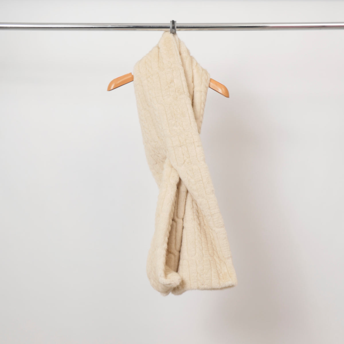 Ultra soft faux fur scarf tdm93225