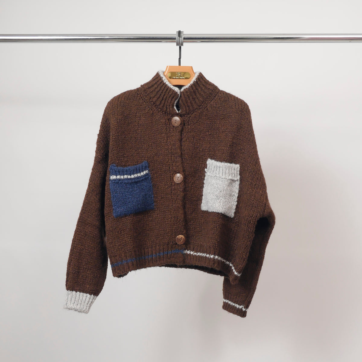 Gilet en maille contrastée court – msj76926