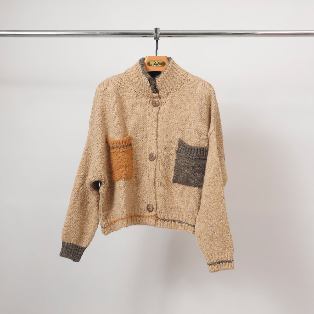 Gilet en maille contrastée court – msj76926