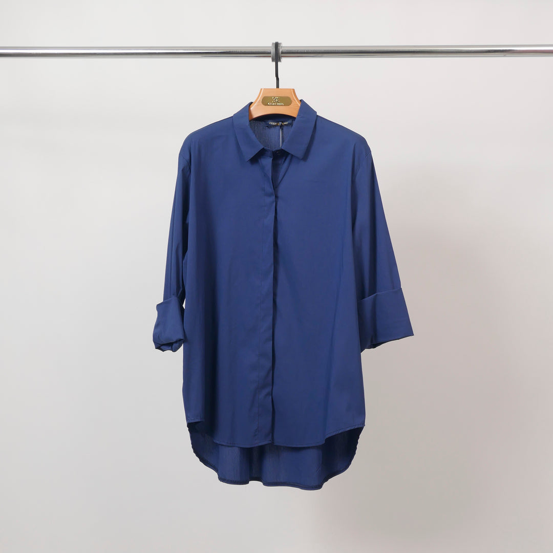 Oversized shirt with invisible placket 12550320