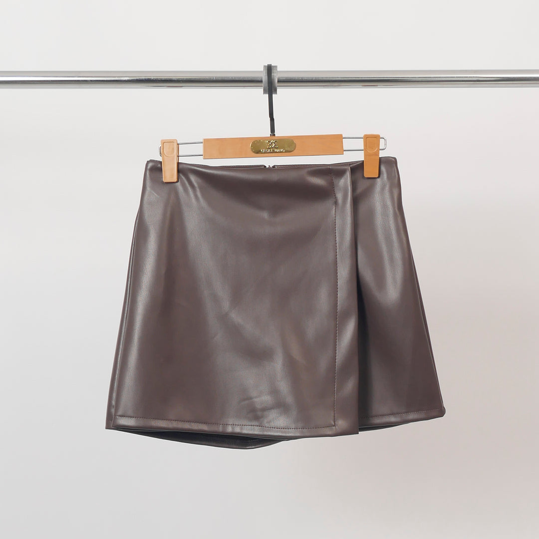 Jupe-short en similicuir effet wrap - TDM35020-3