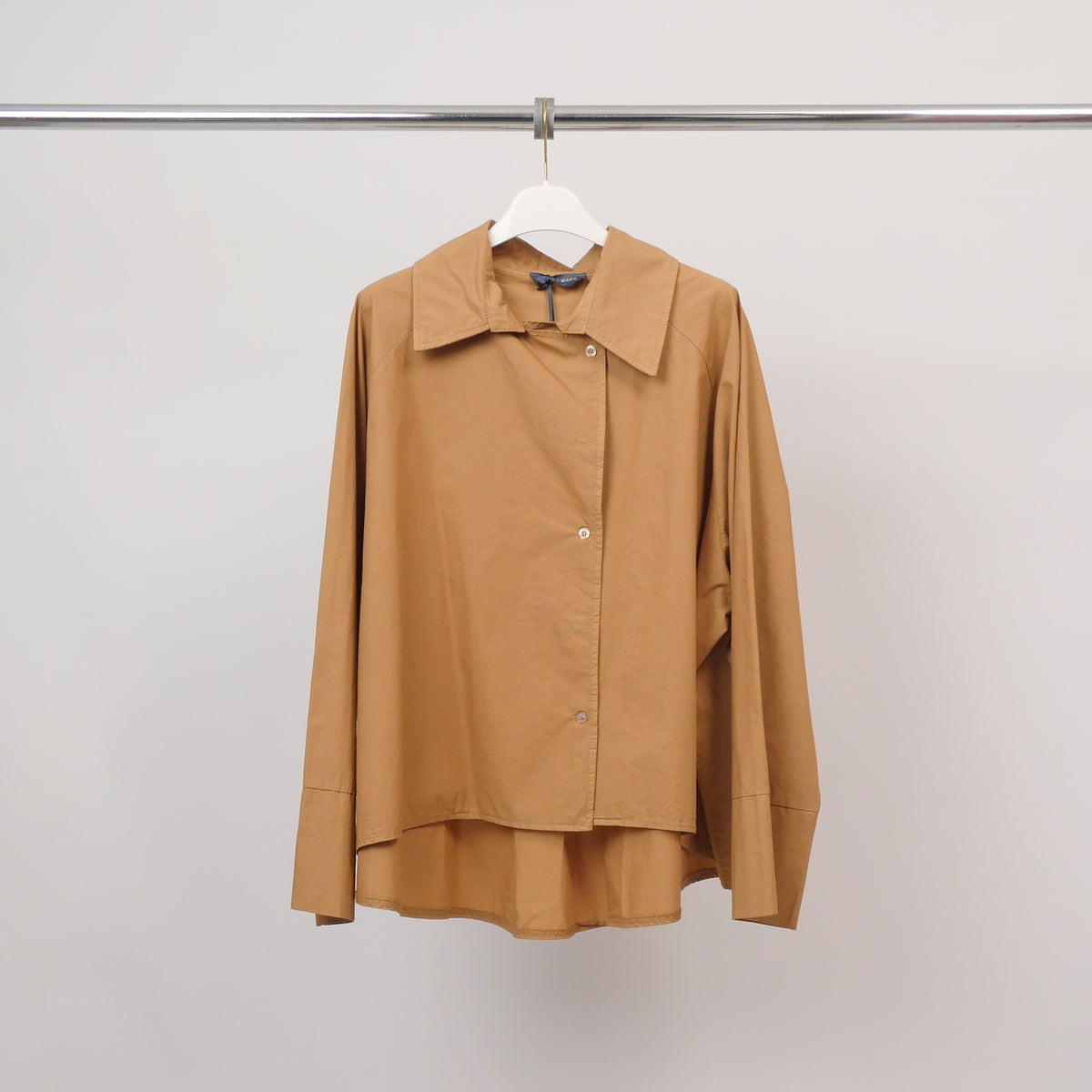 Cotton shirt with asymmetrical buttoning db14916