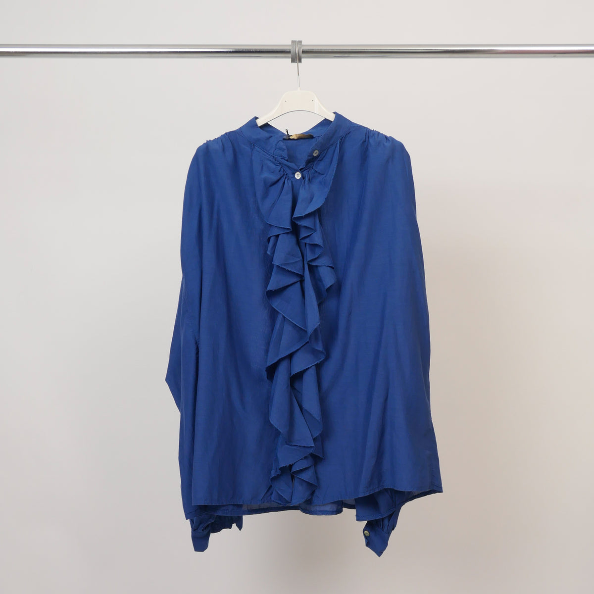 Ruffled mandarin collar shirt – db14953