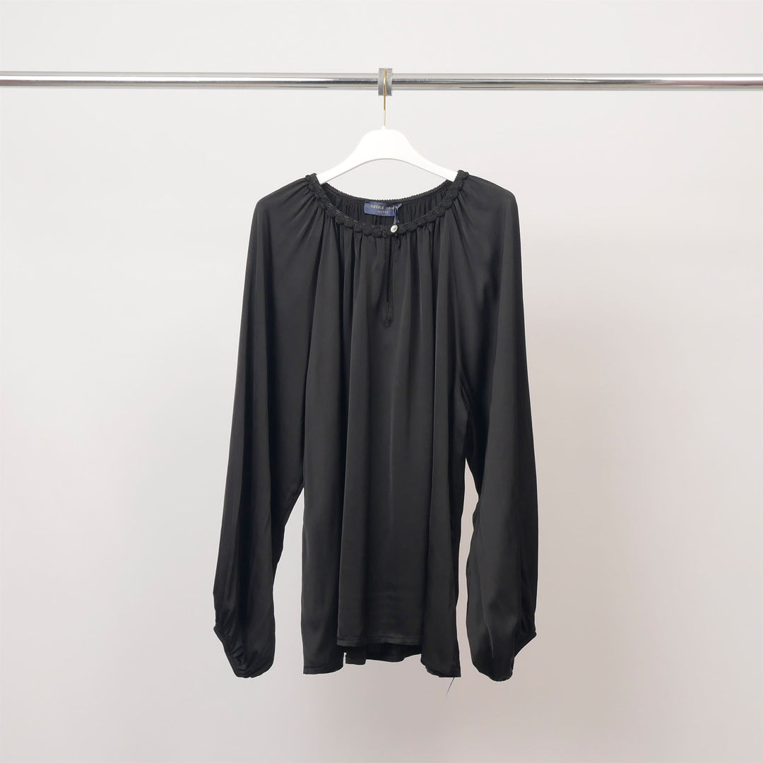 Blouse col rond encolure décorative – DB2562VS