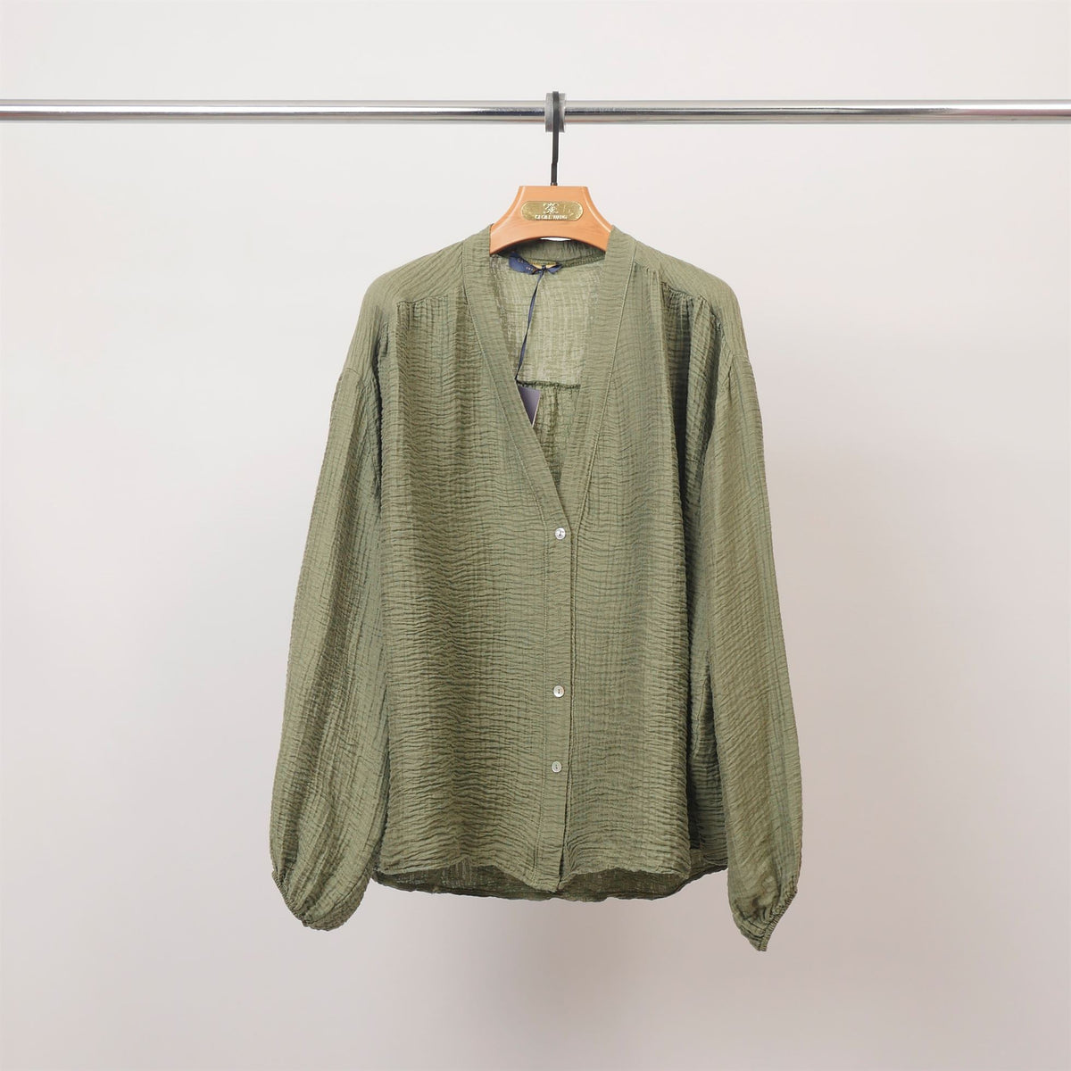 Textured v neck button down blouse – db14637