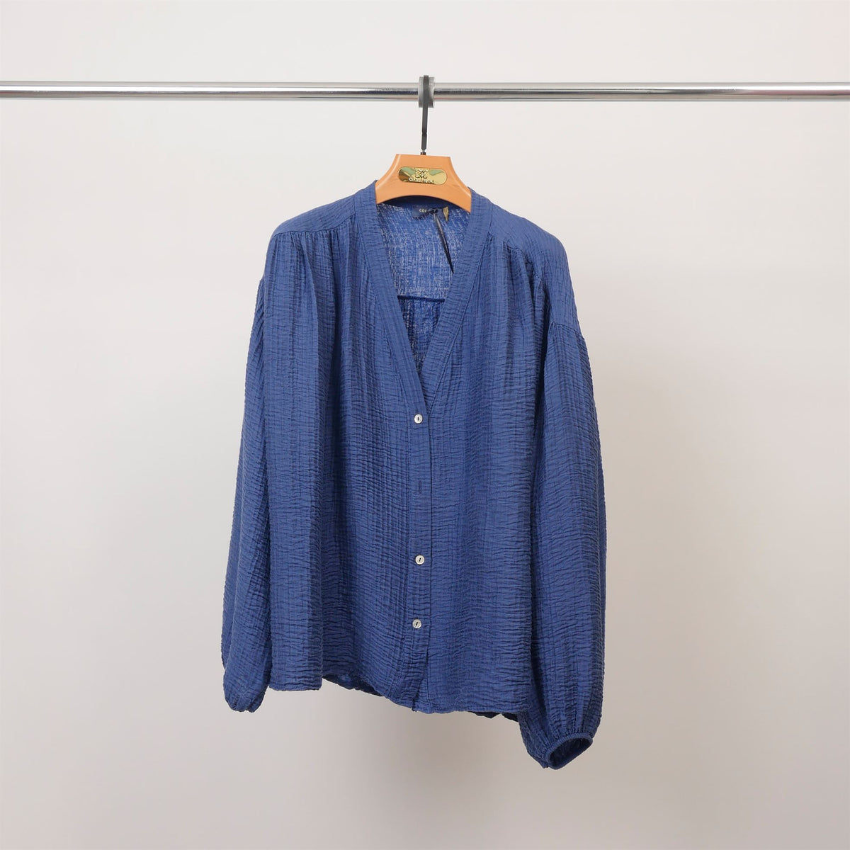 Textured v neck button down blouse – db14637