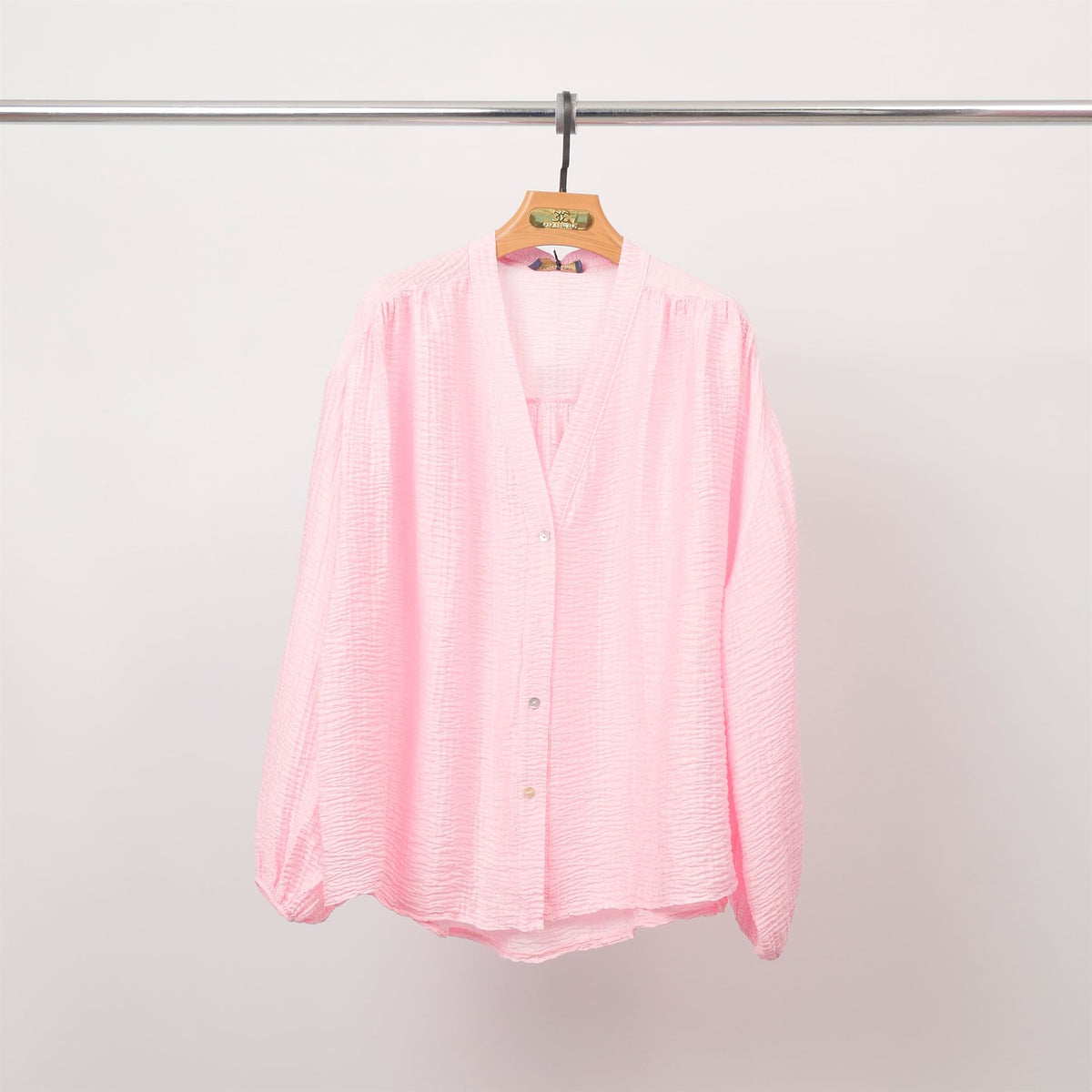 Textured v neck button down blouse – db14637