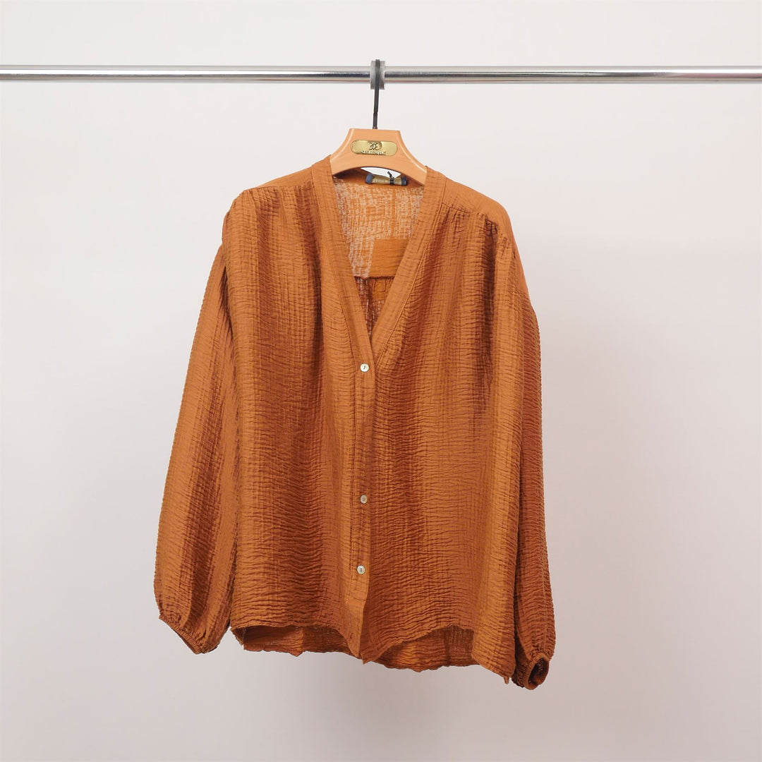 Textured V-neck button-down blouse – DB14637