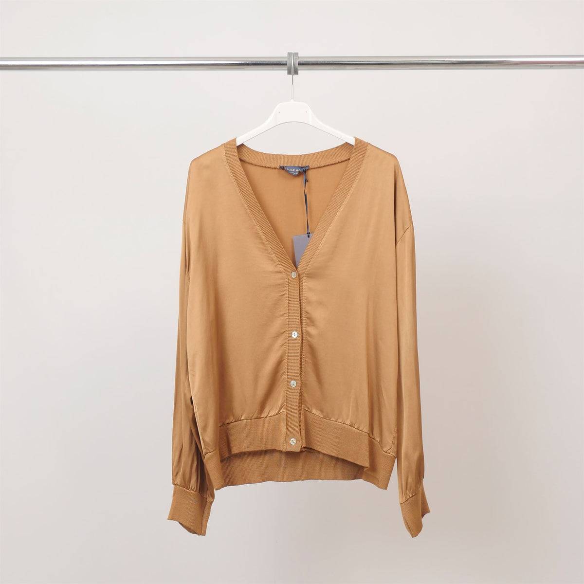 Button down blouse with v neck and ribbed edges – db14003vs