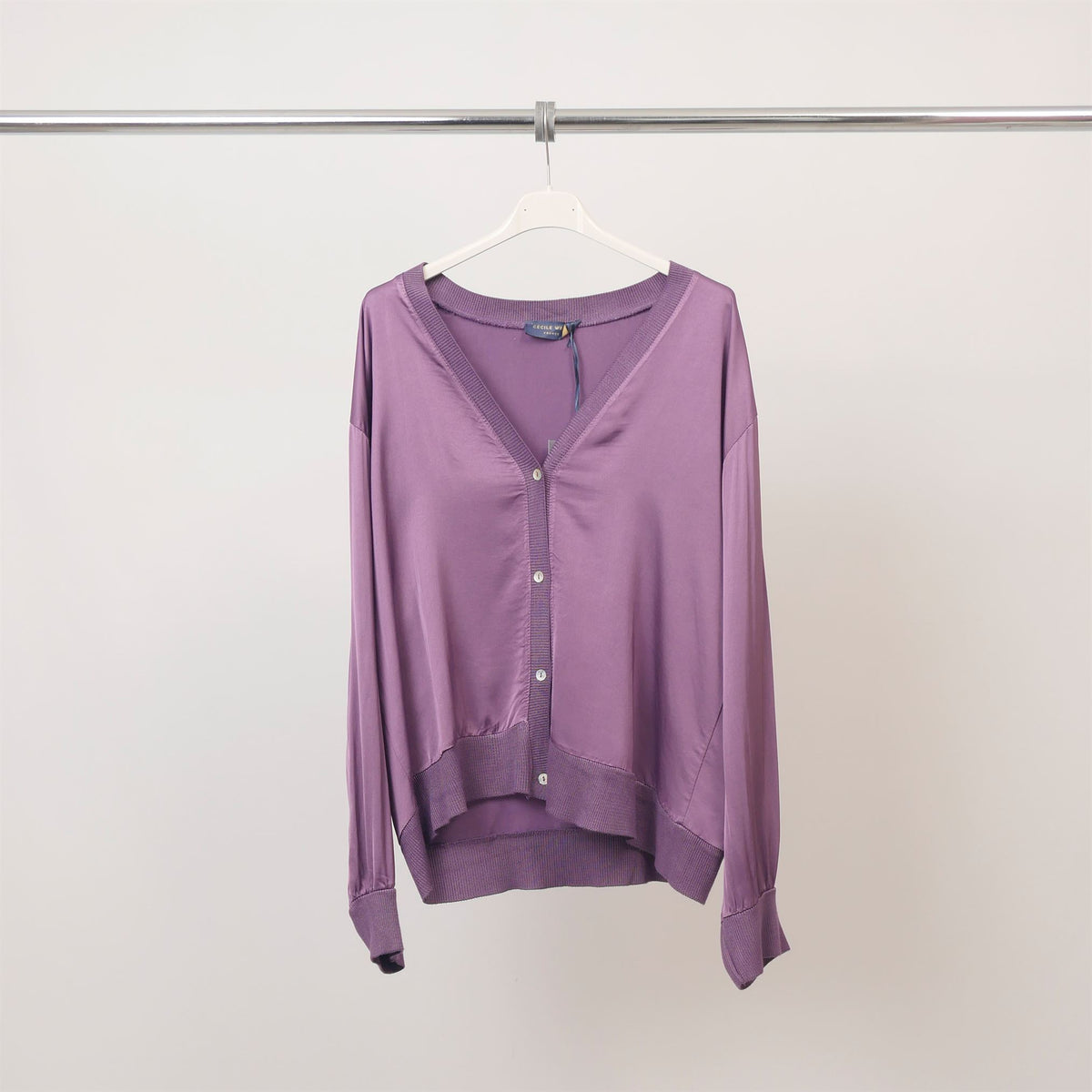 Button down blouse with v neck and ribbed edges – db14003vs