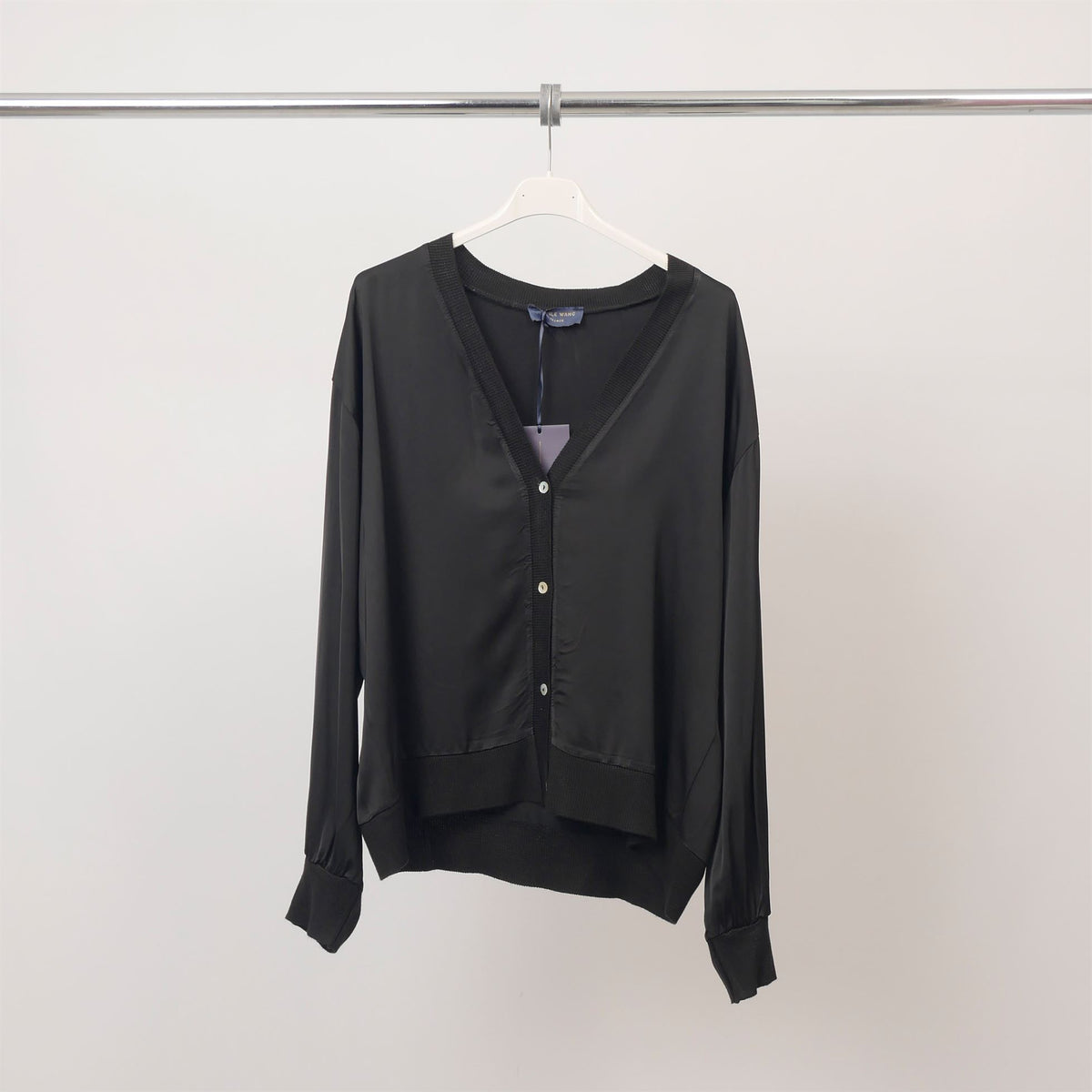 Button down blouse with v neck and ribbed edges – db14003vs