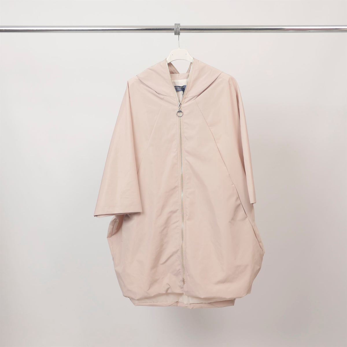 Straight cut zip up hooded coat – hm7135 