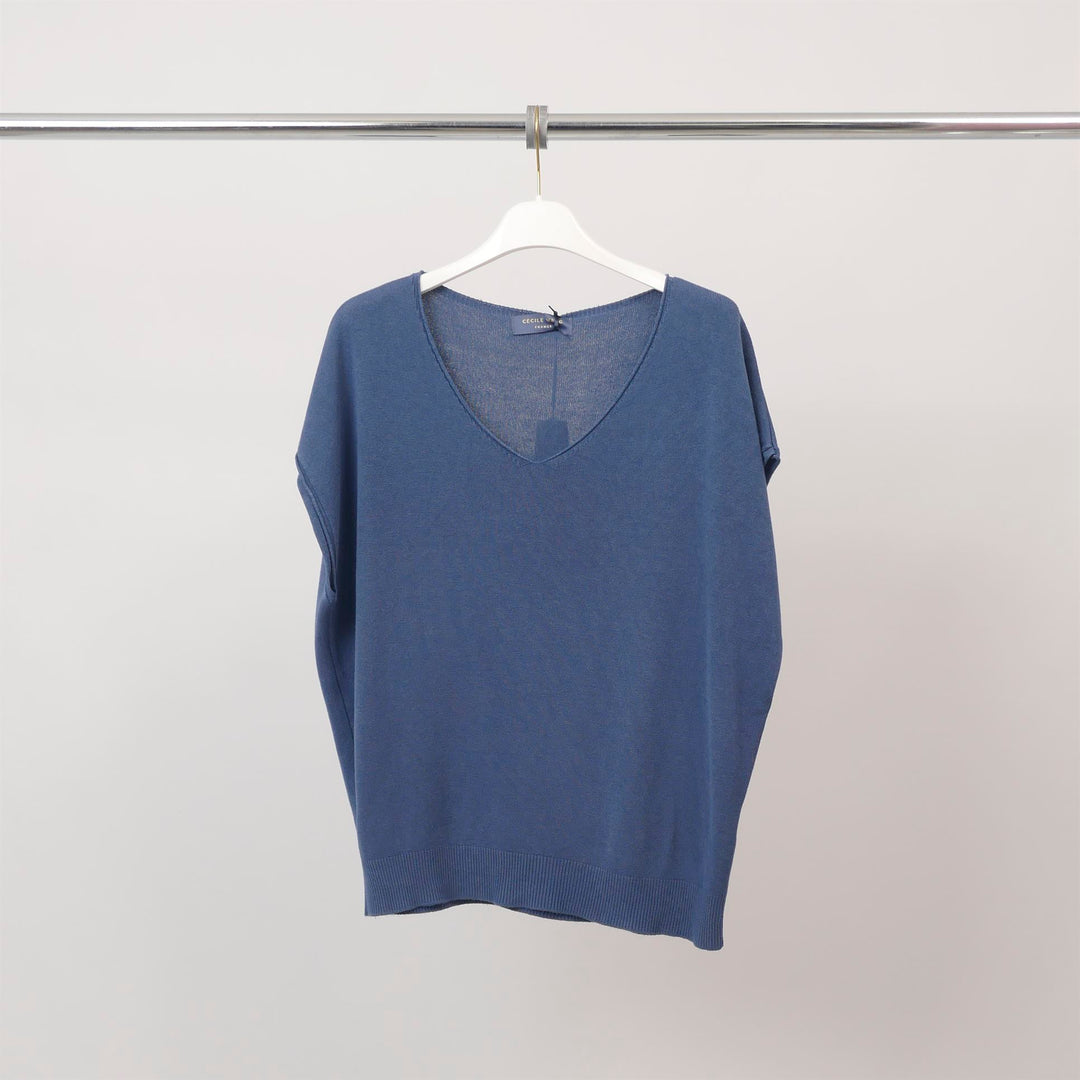Sleeveless V-neck sweater in fine knit – CA10898 