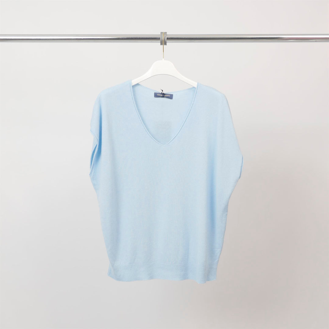 Sleeveless V-neck sweater in fine knit – CA10898 