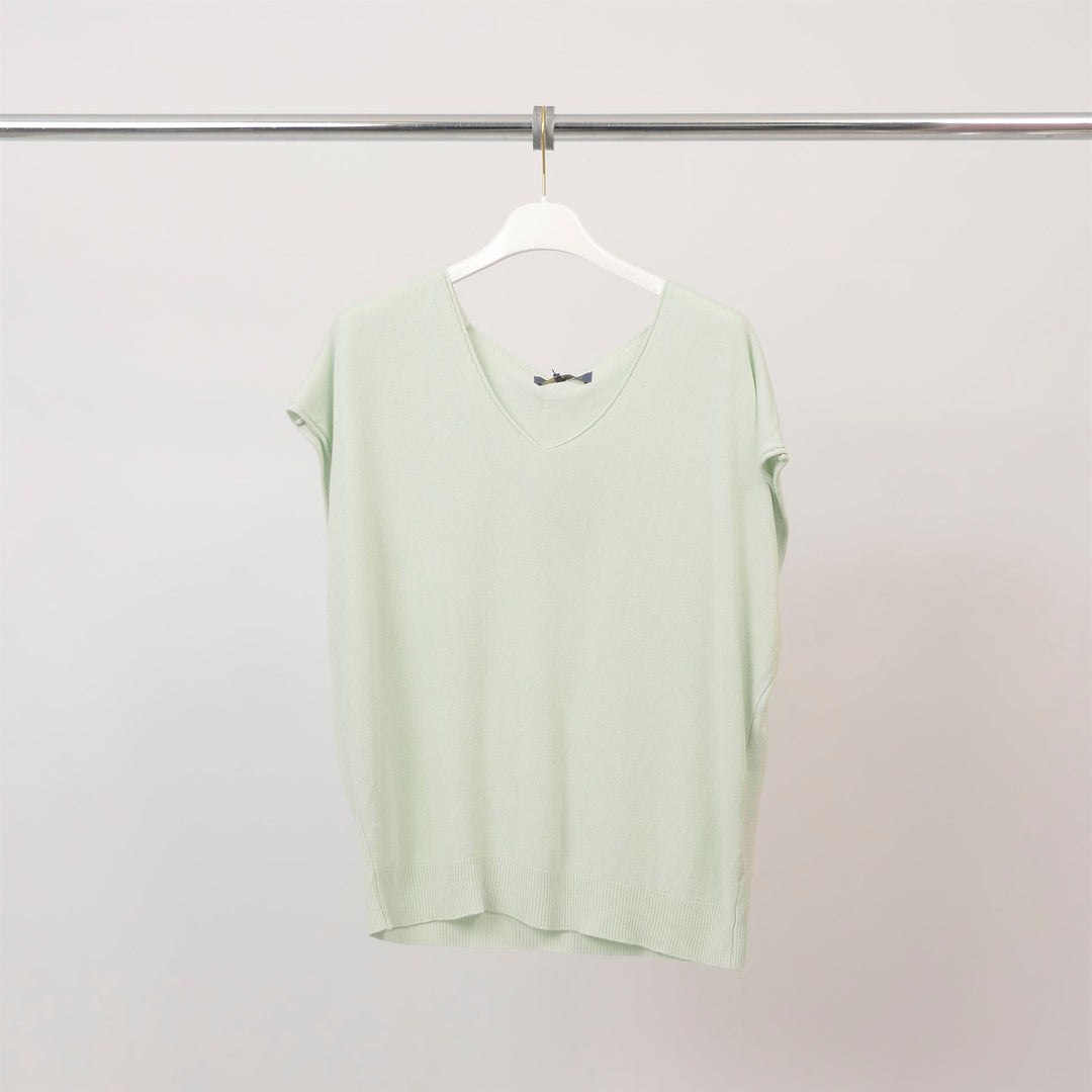 Sleeveless V-neck sweater in fine knit – CA10898 