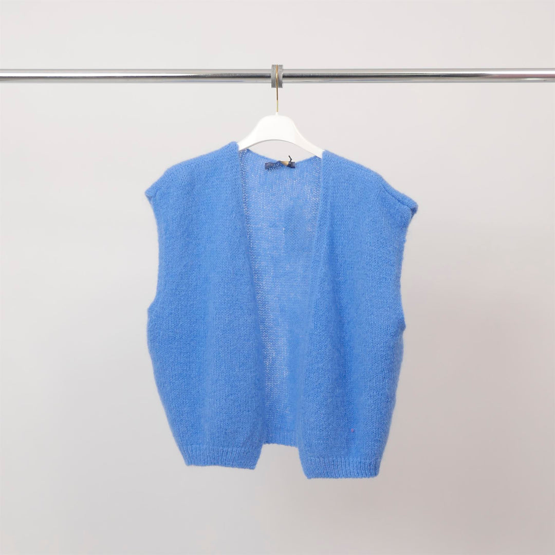 Sleeveless vest with straight neckline – PJ25022