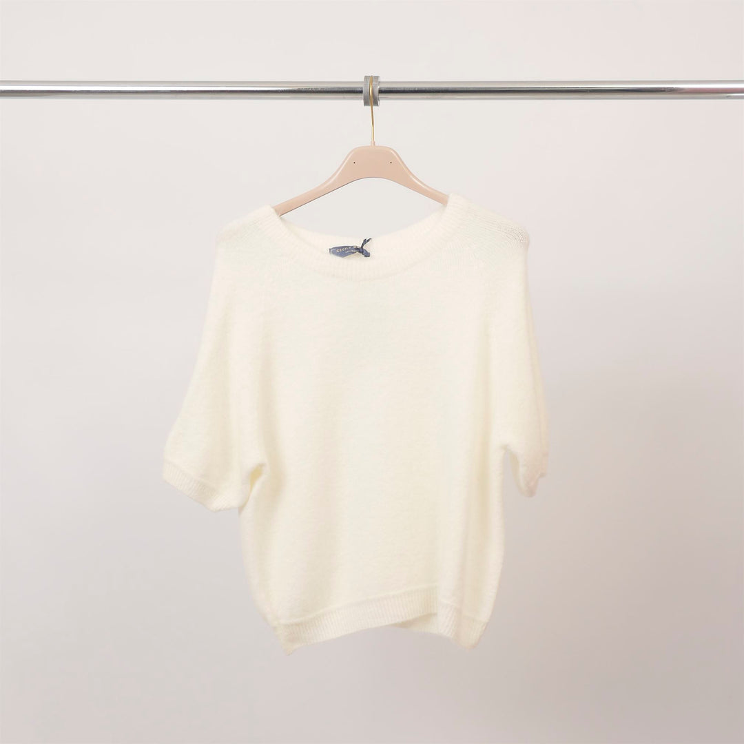 Short-sleeved crew neck sweater with fluffy knit – PJ24126 