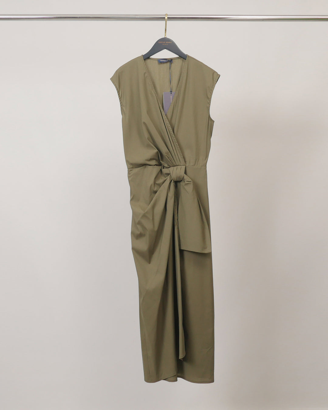 Robe sans manches structurée à taille nouée TDM28526