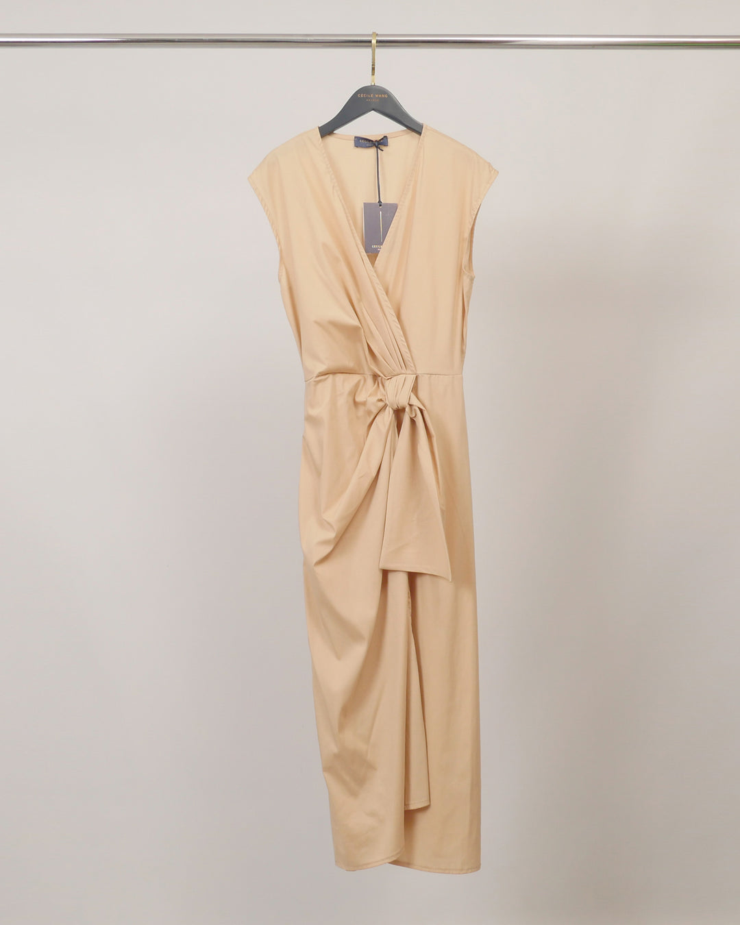 Robe sans manches structurée à taille nouée TDM28526