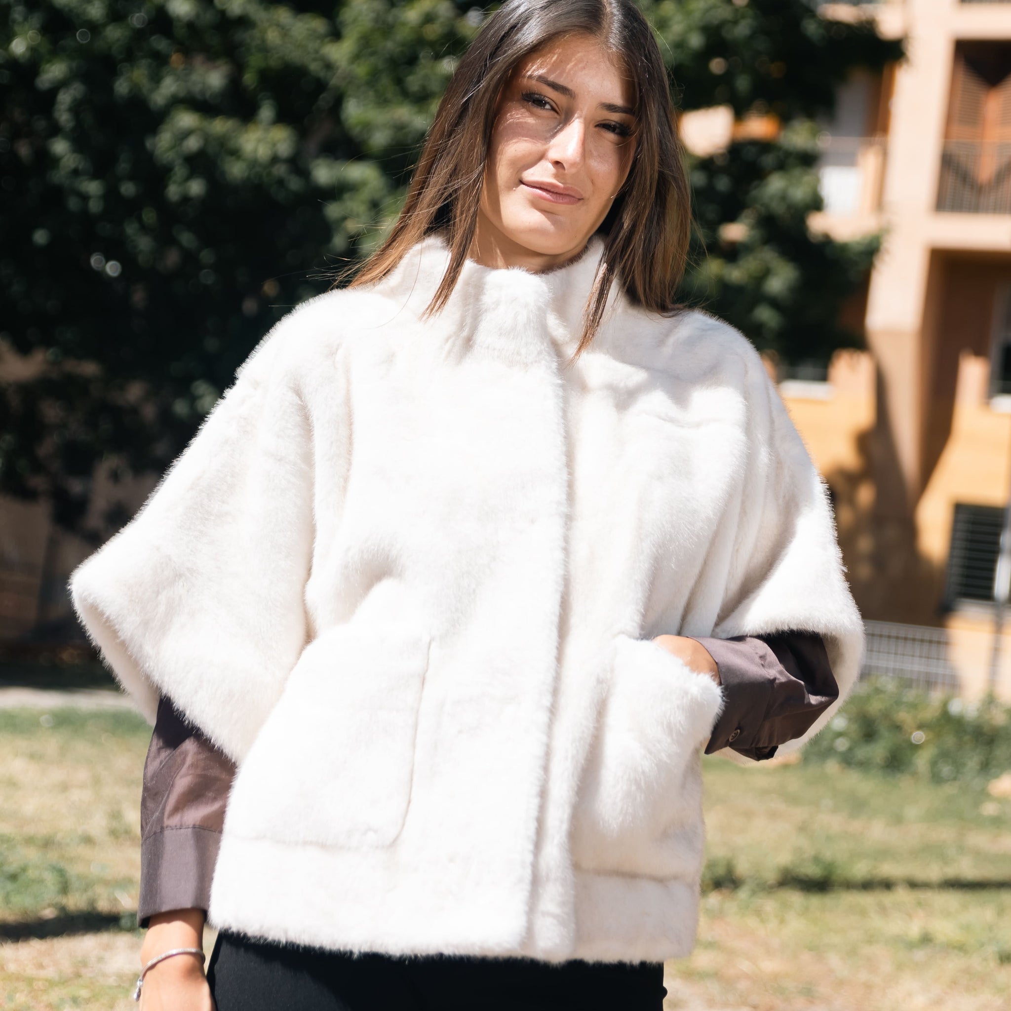 Manteau court effet fourrure manches larges – CLG2513