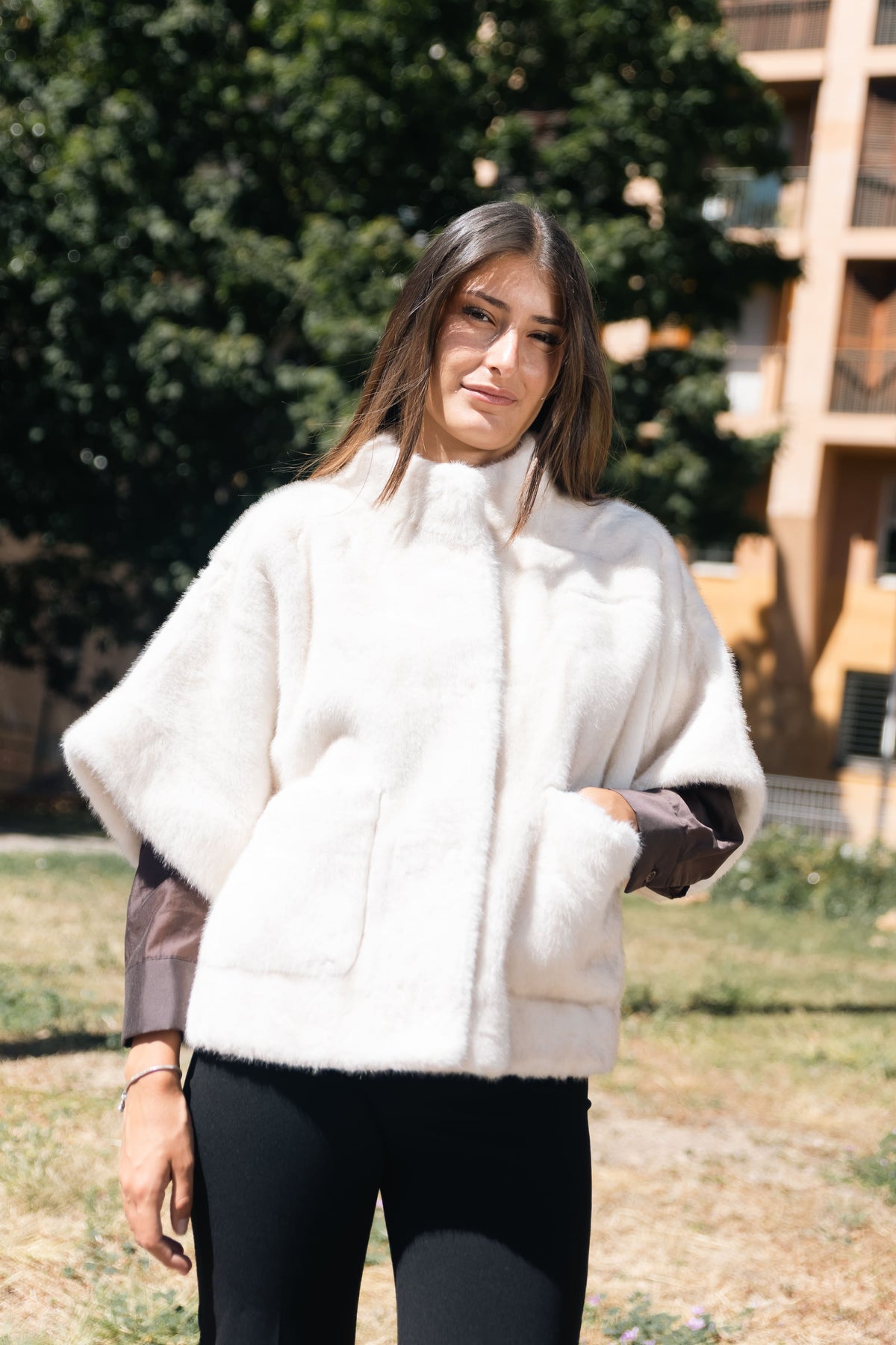 Manteau court effet fourrure manches larges – clg2513