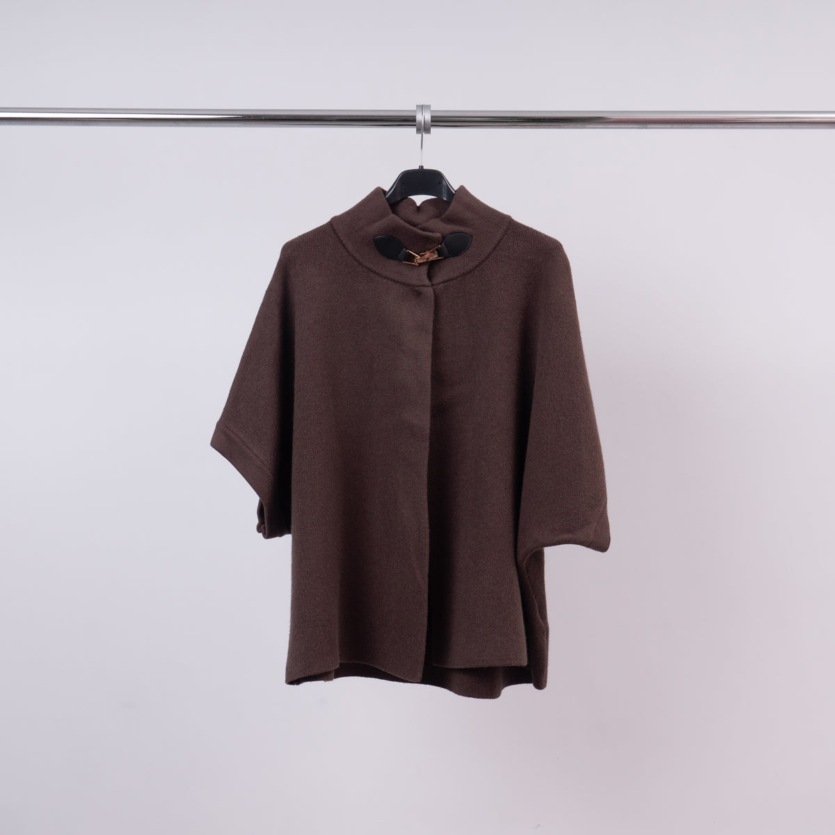 Cardigan col montant avec boucle décorative  hy2394