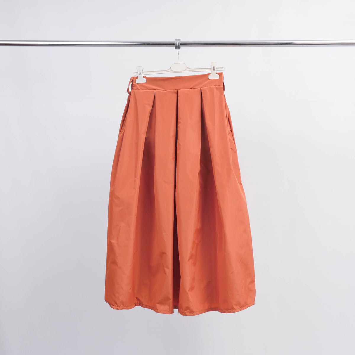 Pleated waterproof midi skirt – hm4547