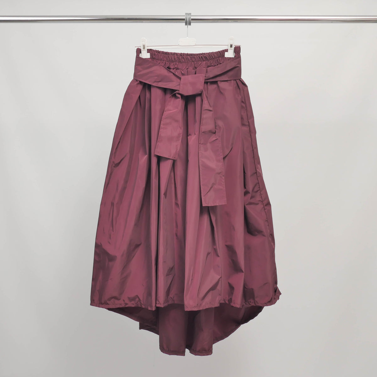Waterproof midi skirt with tie – hm7362