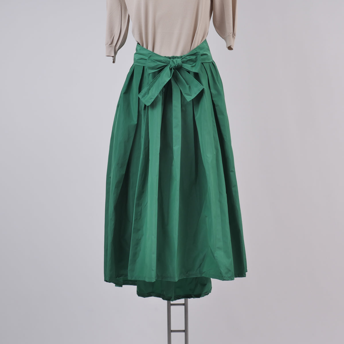Waterproof midi skirt with tie – hm7362