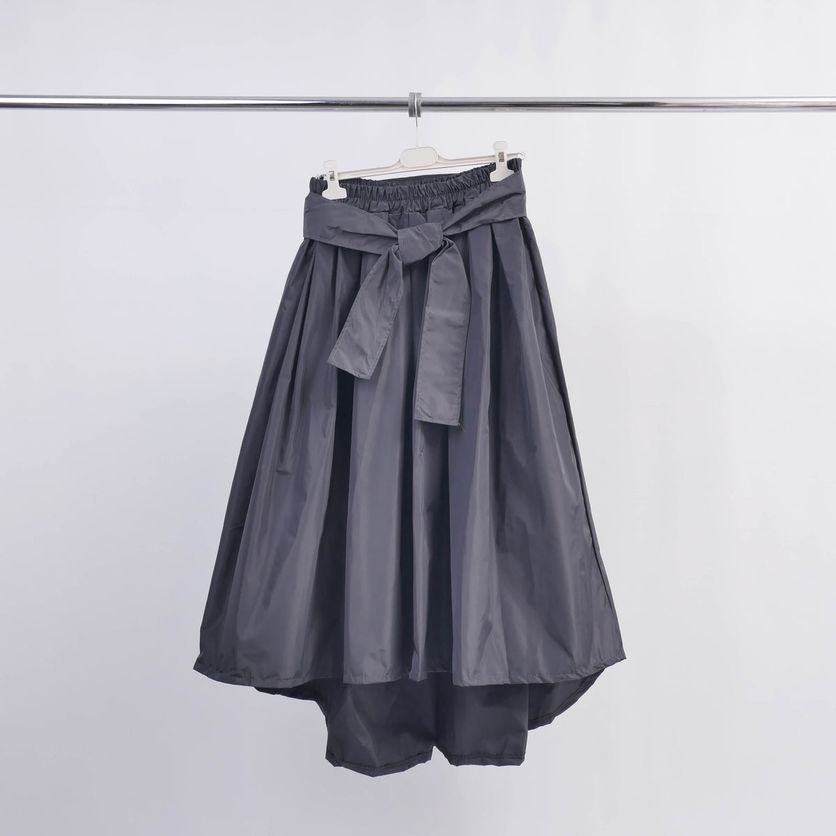 Waterproof midi skirt with tie – hm7362