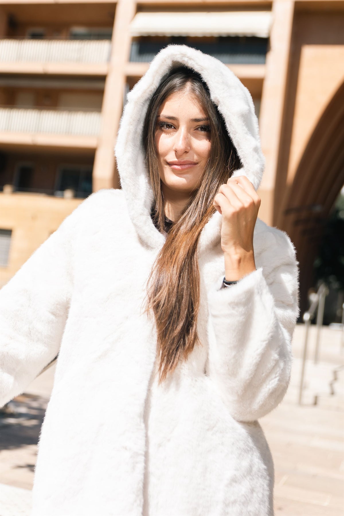 Manteau à capuche en fausse fourrure   clg2510