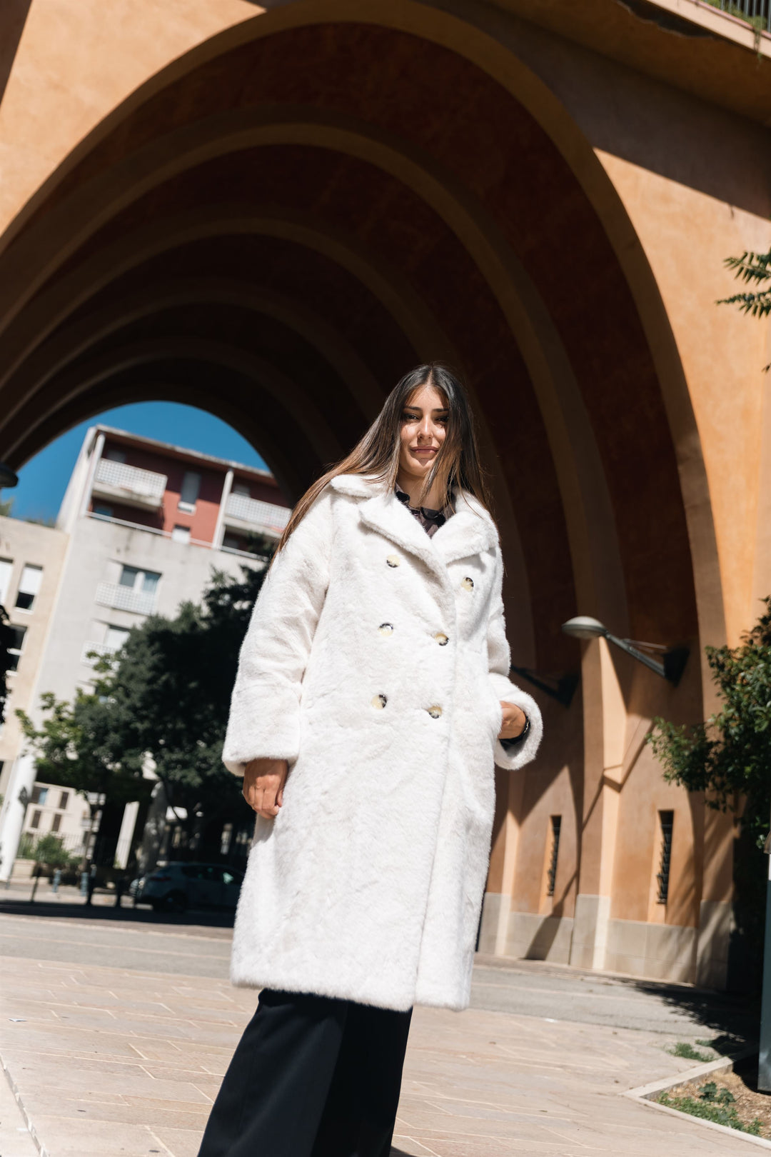 Manteau long en fausse fourrure à double boutonnage CLG2511