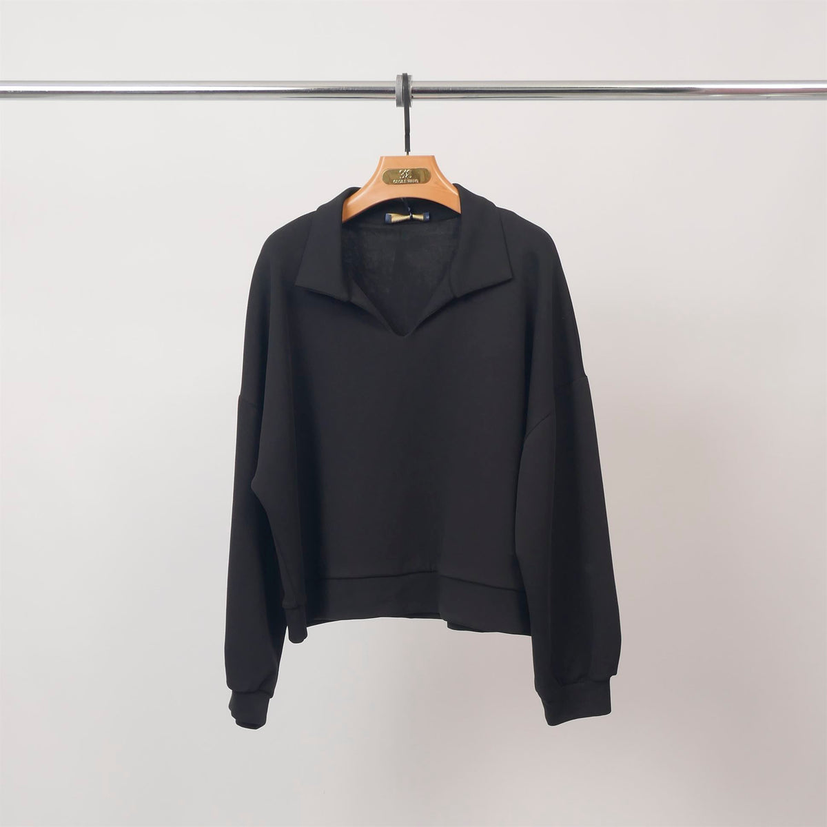 Short sweatshirt with wide collar and long sleeves – tdm00926