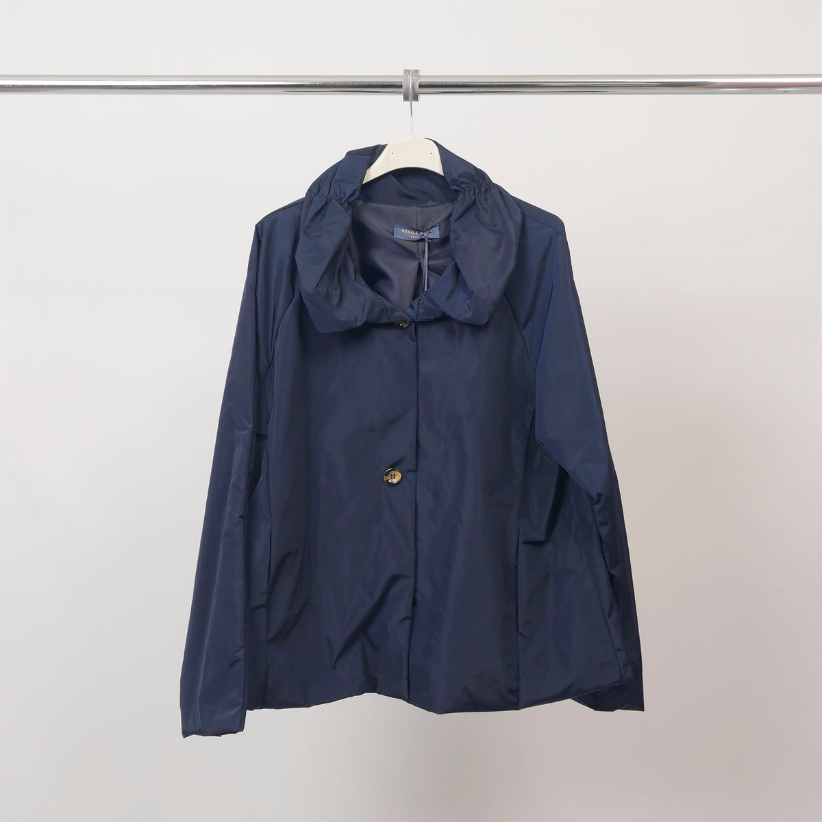 Waterproof jacket with structured stand up collar   hm7294