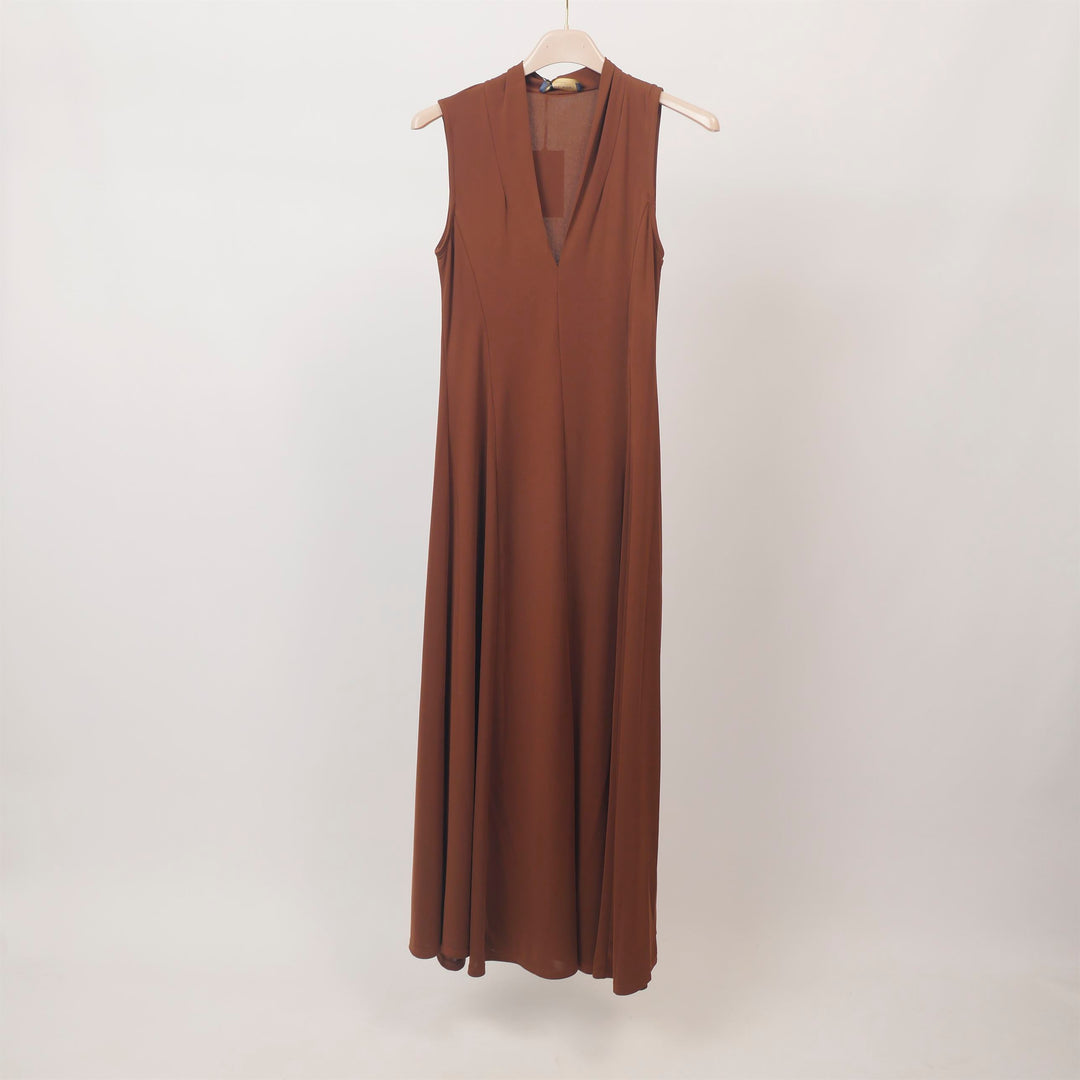 Long, flowing dress with a deep V-neck – MF55619