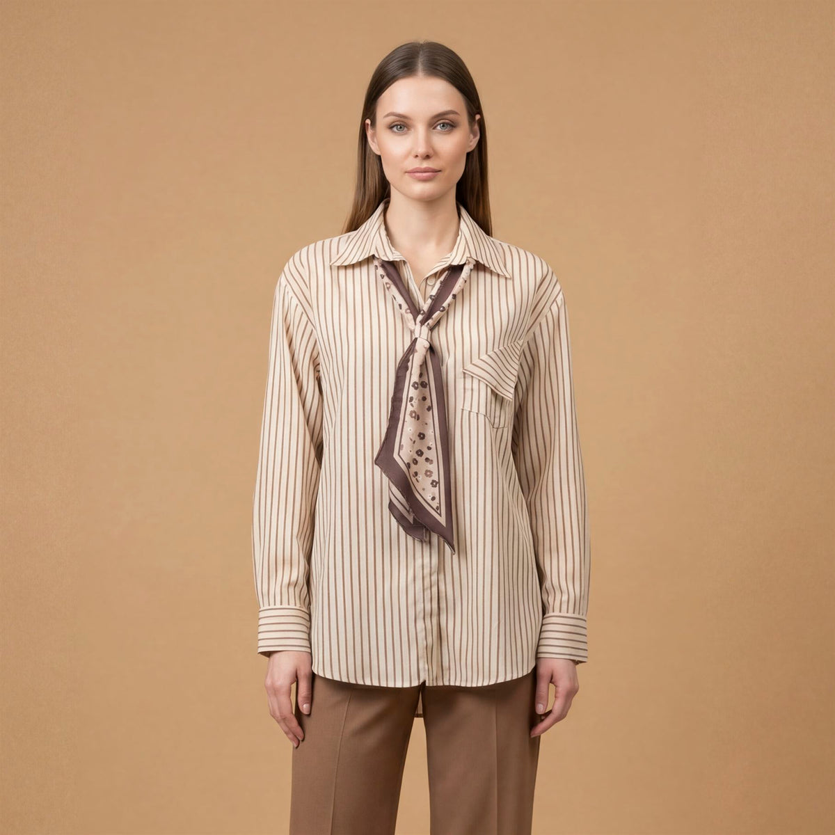 Chemise à rayures avec foulard noué au col – bcr02606 2