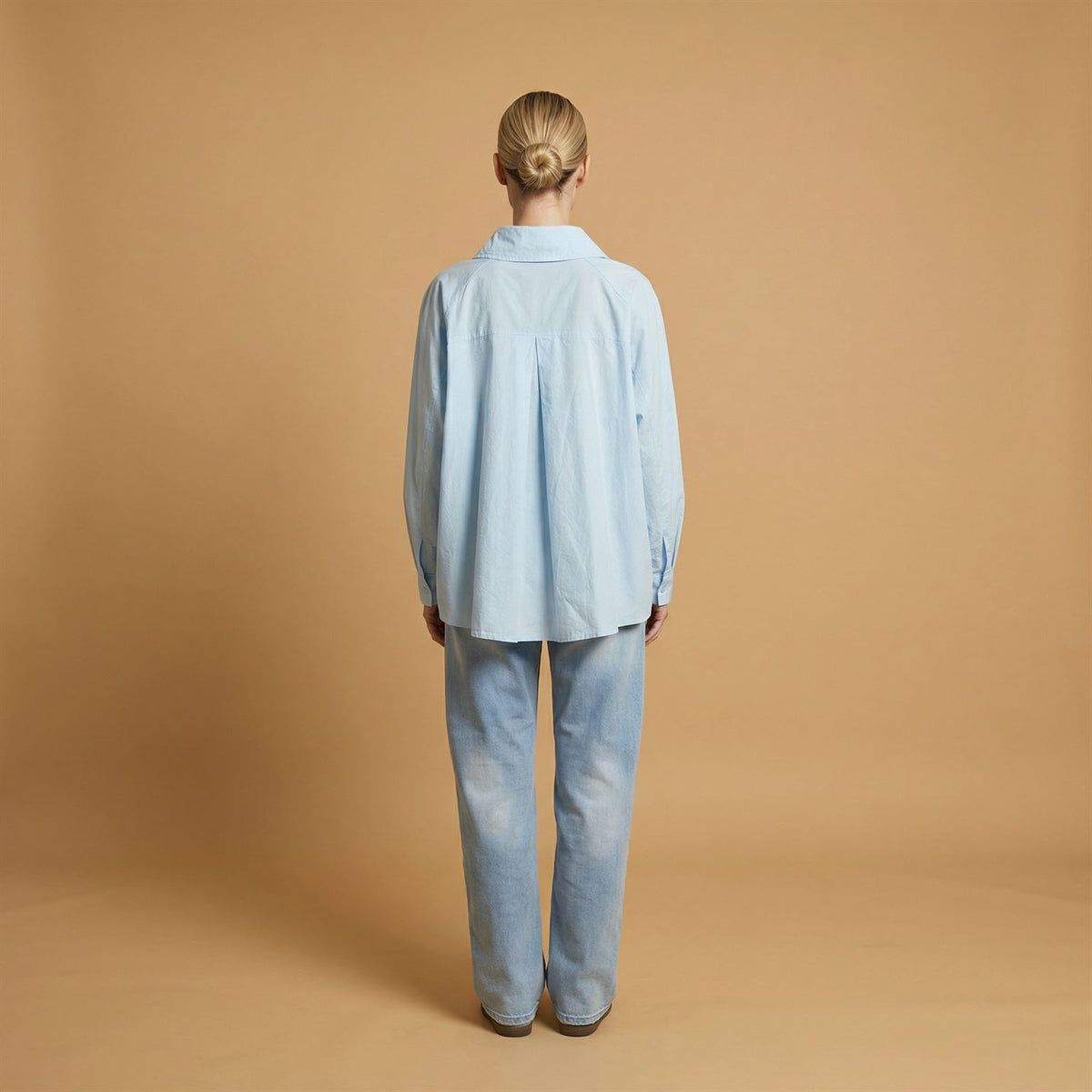 Cotton shirt with asymmetrical buttoning db14916