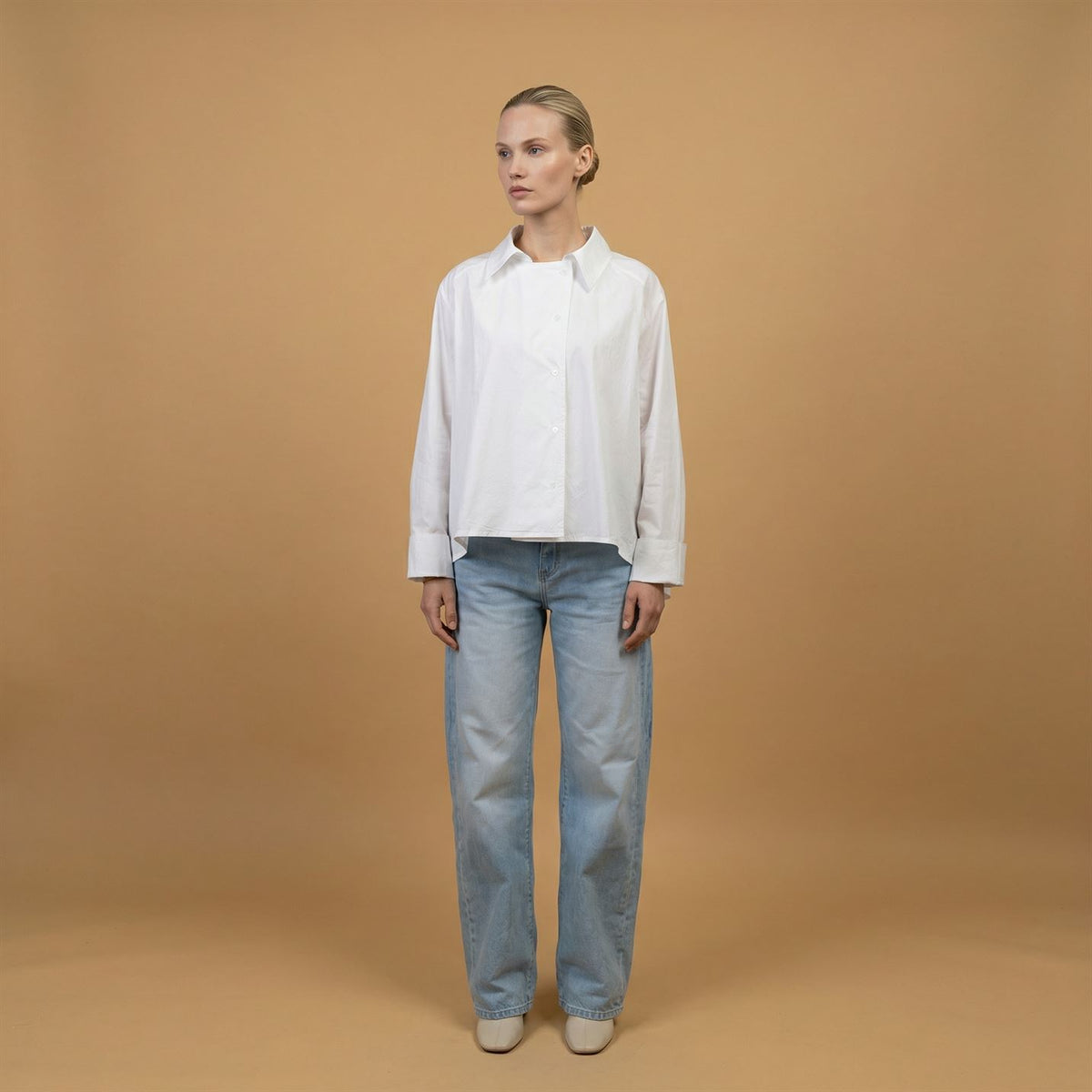 Cotton shirt with asymmetrical buttoning db14916