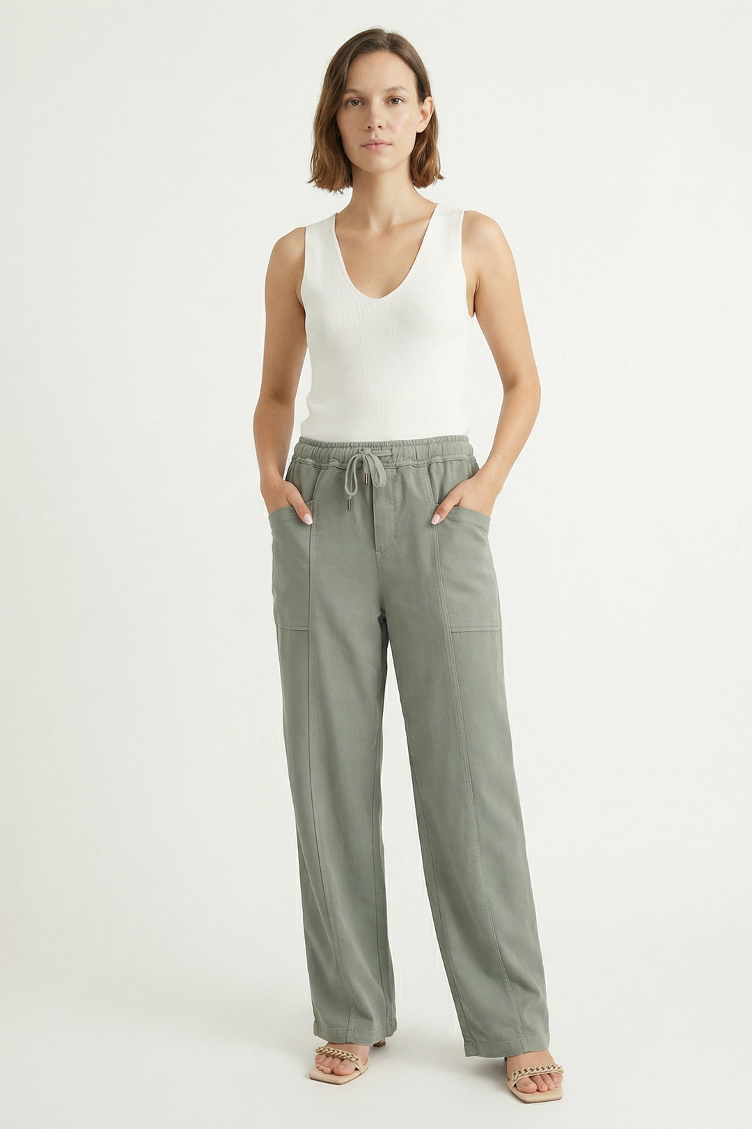 Loose-fitting trousers with elasticated waist CVA825247