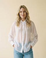 Chemise satinée semi-transparente à nouer CVACM293