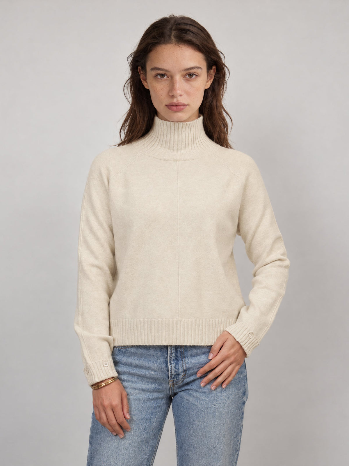 Pull en maille ample à col montant et poignets boutonnés – DSY9477