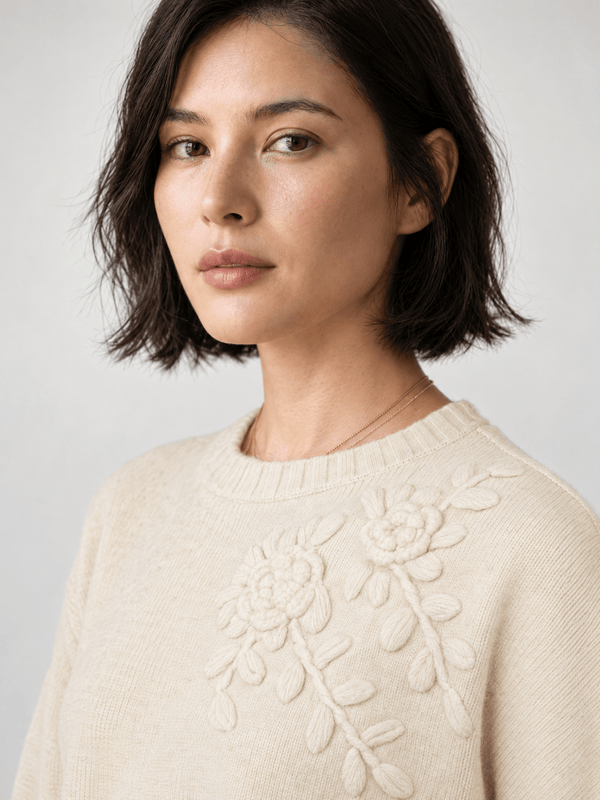 Pull col rond à fleurs en relief DSY9724