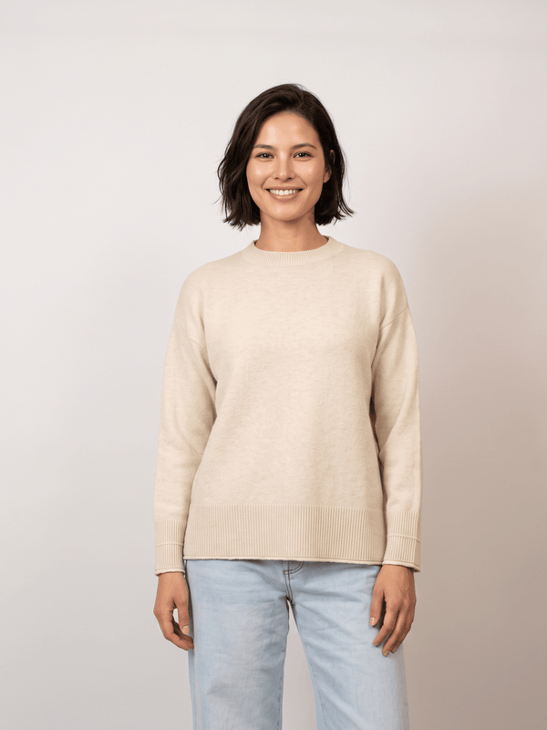 Pull ample à fentes latérales et finitions côtelées – DSY9738
