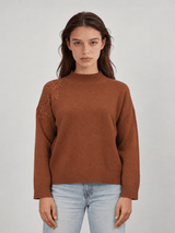 Pull col montant à fleurs en relief DSY9772