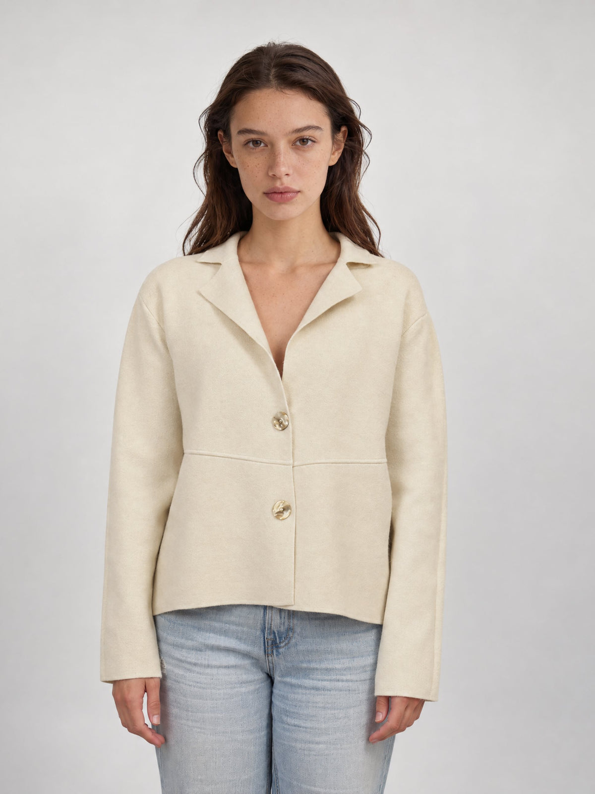 Veste en maille cintrée à col tailleur et boutons – DSY9775