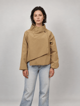 Veste imperméable à col drapé boutonné – HM7690