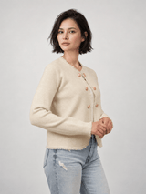 Gilet court en maille à boutons dorés et bords effilochés HY12970