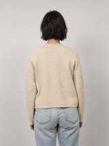 Gilet court en maille à boutons dorés et bords effilochés HY12970