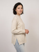 Pull en maille col montant à boutons latéraux – HY5032
