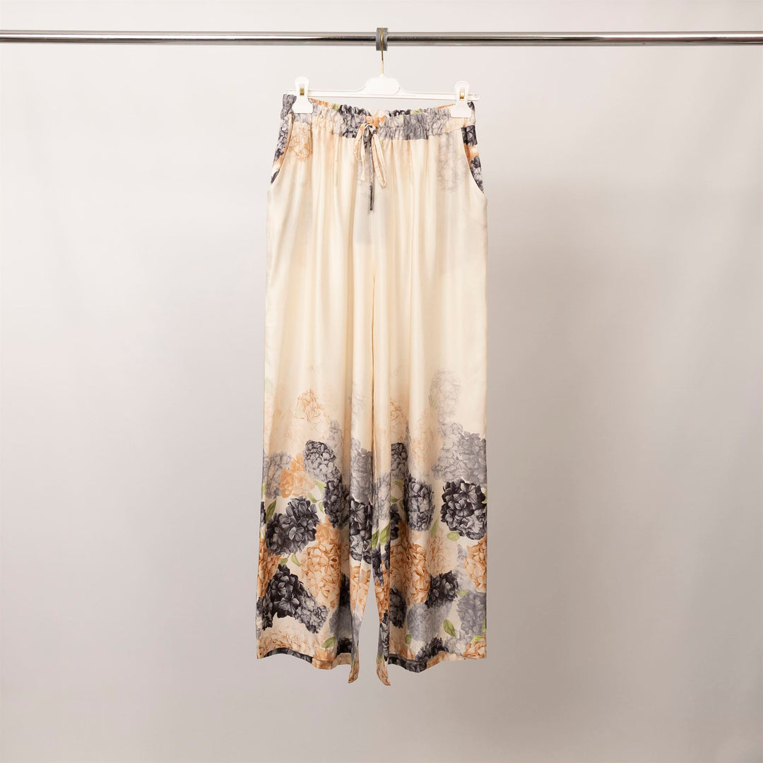 Wide-leg satin trousers with hydrangea print – KD6637VS-5 